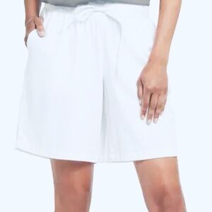 A.L.C. White Bermuda length Shorts. Drawstring, 2 front, 1 zip back pockets Sz 6